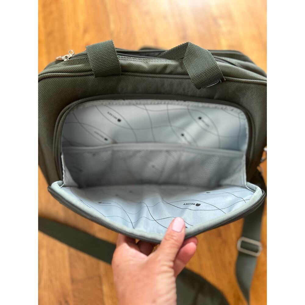 Delsey Laptop Computer Messenger Bag Army Green Tons of Storage EUC - Picture 10 of 10